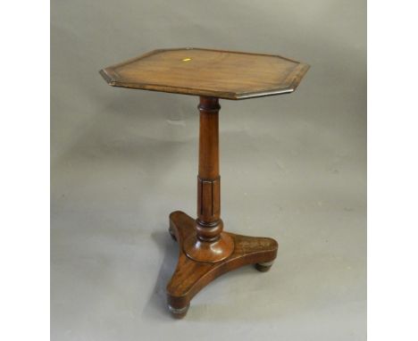 An early 19th century mahogany tripod table. 72.5 cm high.