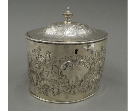 A Georgian silver tea caddy. 14 cm high (12.9 troy ounces)