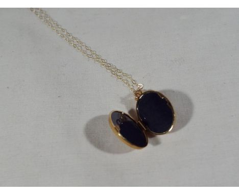 A 9 carat gold and mother of pearl oval locket with chain, approx weight 2.9 gm - Est £25 - £40