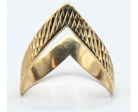 9ct gold wish bone ring. Size P. Gross weight 2.69g. 