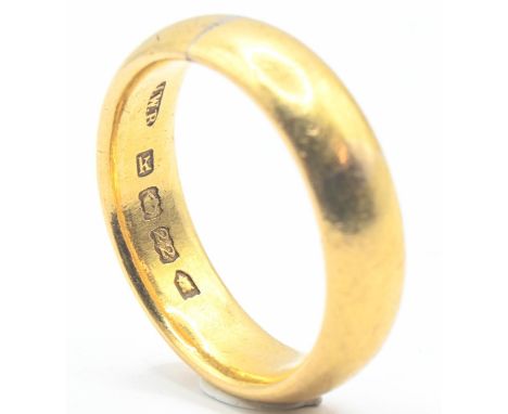 22ct gold band ring, size Q 1/2, 10 grams 