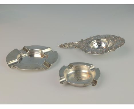 Continental 800 grade silver tea strainer, 56 grams, and two silver small ashtrays, the largest hallmarked A & J Zimmerman Lt