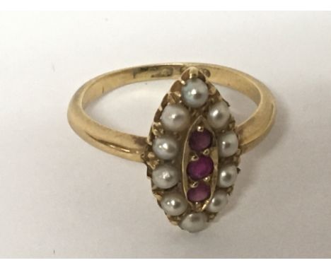 A gold ring set with three ruby flanked by pearls ring size L-M