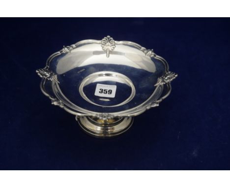 A George VI silver pedestal bowl by Walker &amp; Hall, Sheffield 1947, 5.5oz.