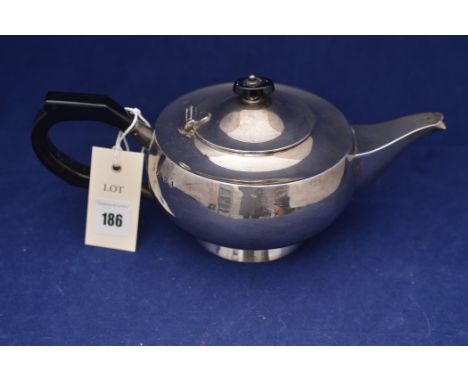 A George V silver teapot (indistinct maker's mark), Birmingham 1924, 13.2oz. gross.