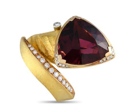 18K Yellow Gold 0.35ct Diamond and Tourmaline Ring. &nbsp; &nbsp; &nbsp; Weight:21.8 grams Ring Top Height:12 Metal:18K Yello