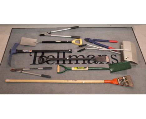 A quantity of modern garden hand tools. 