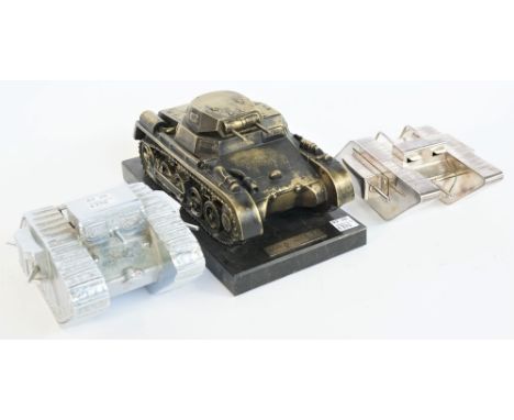 A chrome plated white metal novelty inkwell modelled as a WWI British Mark IV tank, 20th century, with hinged lid, 150cm wide