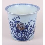 An Imari style planter with chrysanthemum decoration, 7 1/2" high