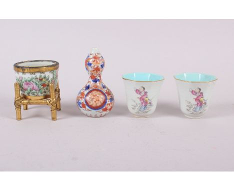 A miniature Imari double gourd vase, 4" high, a famille rose miniature planter with stand and a similar pair of cupsCondition