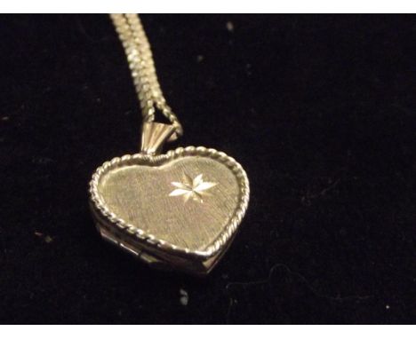 9ct gold locket and chain 5.8 grams