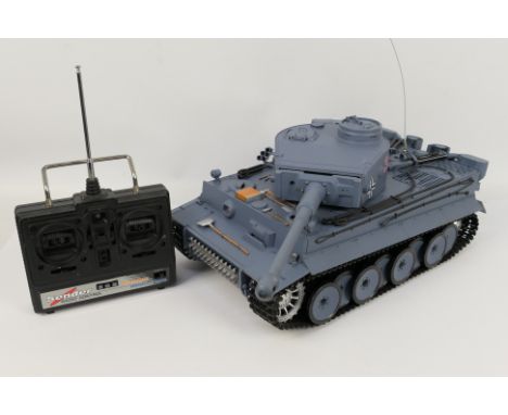 Heng Long - A remote control German Tiger I Battle Tank in 1:16 scale. The model shows signs of use with some minor damage / 