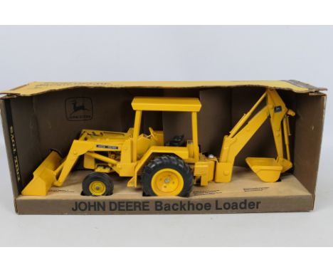 Ertl - A boxed vintage John Deere Backhoe Loader in 1:16 scale # 589. The model appears Near Mint but dusty in a Very Good bo