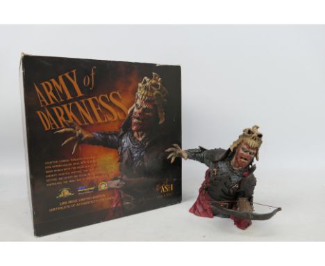 Army of Darkness - Evil Ash - Diamond Select Toys. A boxed 'Evil Ash' resin bust #120 of 1993 with certificate. Item and box 