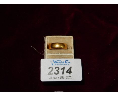 A 22ct Birmingham gold wedding ring, makers H.S. (H. Samuel Ltd.), date letter 's', Size K.