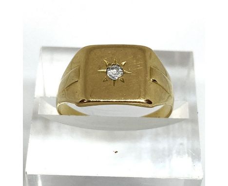 An 18 carat gold and diamond Gentleman’s dress ring, hallmarked, 6.5g