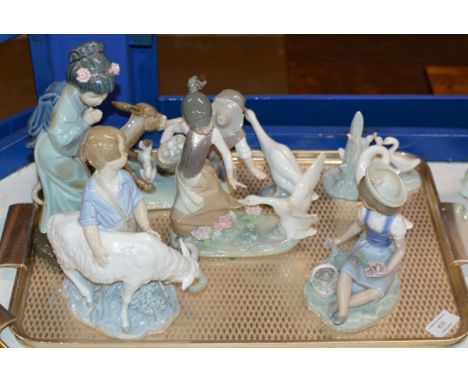 TRAY WITH ASSORTED LLADRO &amp; NAO FIGURINE ORNAMENTS     