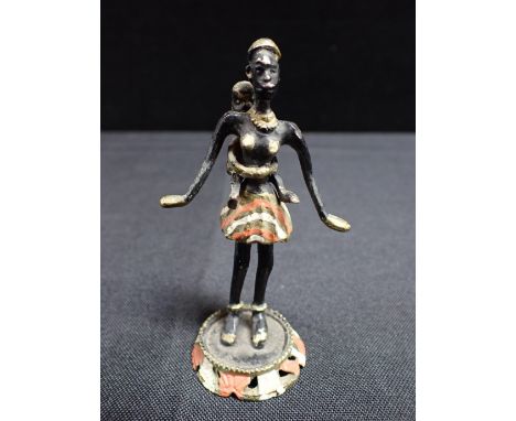 A COLD PAINTED BRONZE OF MASSAI WOMAN WITH BABY8.5cm high