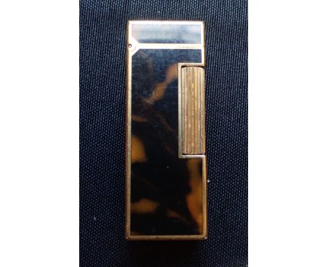 A GOLD-PLATED DUNHILL LIGHTER WITH FAUX TORTOISEHELL LACQUER CASE