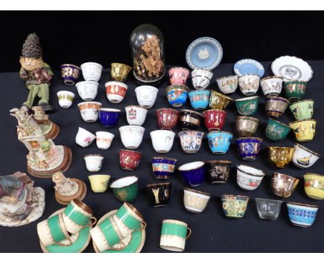 A COLLECTION OF CHINESE/JAPANESE CUPSCrown Devon coffee cans and saucers, a cork diorama under a dome and other items