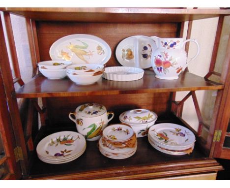 A COLLECTION OF ASSORTED ROYAL WORCESTER 'EVESHAM' PATTERN ITEMS  including 8 dinner plates, 5 dessert plates, 8 bowls, 8 sid