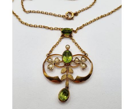 An Art Nouveau 9ct gold, seed pearl and peridot necklace, 4.9 g (all in) 