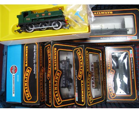 A Hornby '00' Gauge R.051 G.W.R 0-6-0 Loco, with smoke, boxed in very good condition. Plus '00' Gauge  wagons, by Mainline an