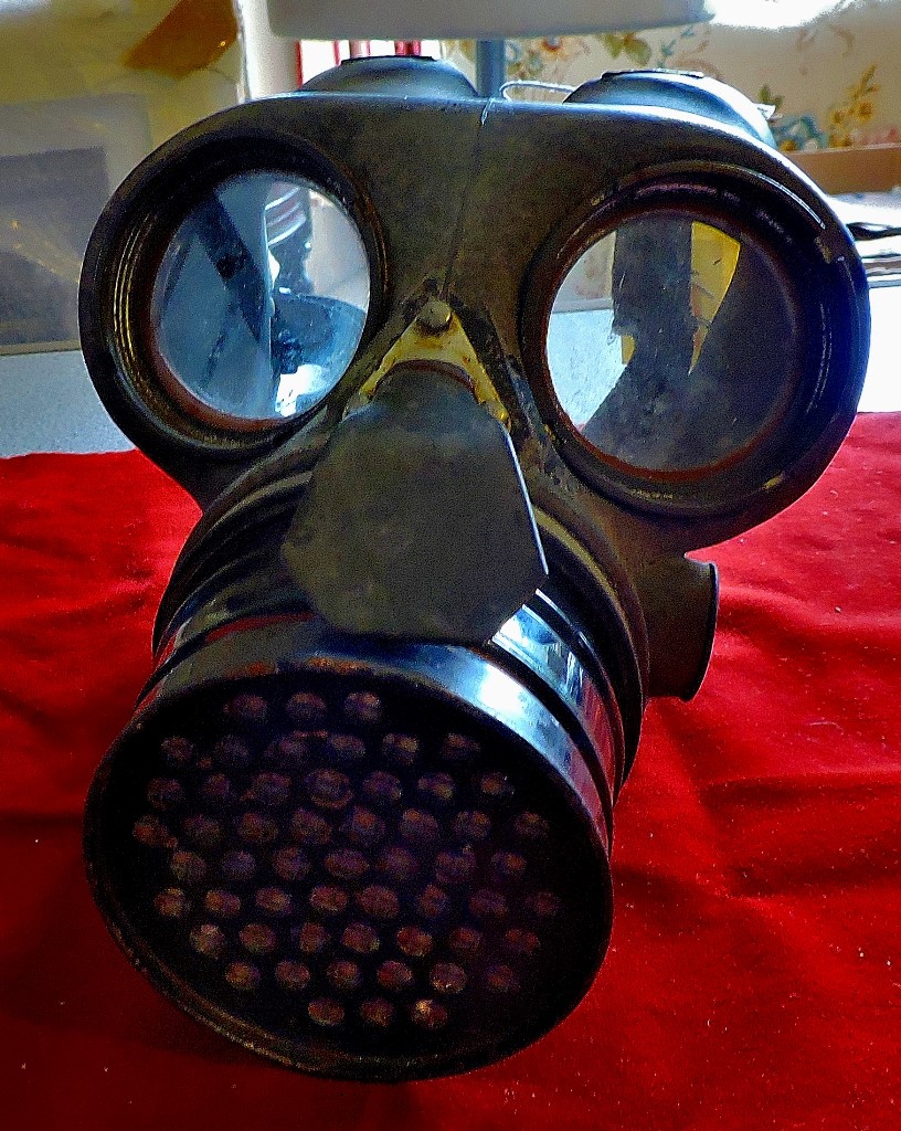 WWII British Gas Mask Civilian issue Gas Mask 1940 made by Siede Corman