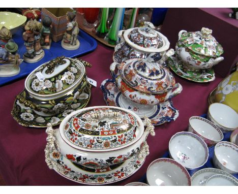 A Late XIX Century Ashworth Bros Oval Two-Handled Sauce Tureen, Cover and Stand, decorated with urns of flowers in the Imari 