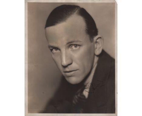  COWARD NOEL: (1899-1973) English Playwright, Actor and Composer, Academy Award winner. Vintage signed 8 x 10 photograph of C