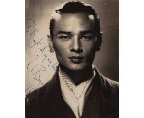  BRYNNER YUL: (1920-1985) Russian-born Actor, Academy Award winner. Vintage signed and inscribed 7 x 9 photograph, an unusual