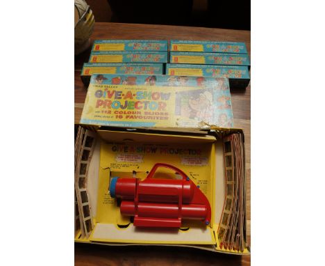 Give a Show Vintage Childs Projector with many Slides in Original Box