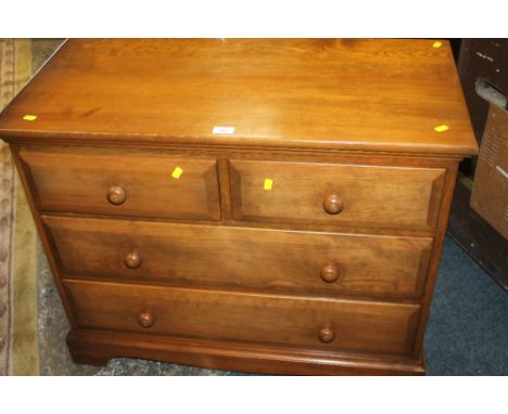 A MODERN ERCOL FOUR DRAWER CHEST H-74 CM W-92 CM