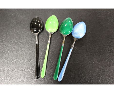 A FITTED BOX OF FOUR STERLING SILVER ENAMEL TEA SPOONS