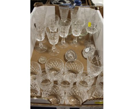 A TRAY OF GLASS WARE TO INCLUDE A WATERFORD DRESSING TABLE CLOCK 