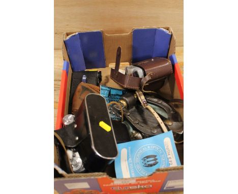 THREE VINTAGE CAMERAS TOGETHER WITH A CAST METAL HORSE- SHOE DOOR KNOCKER 