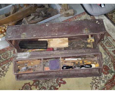 A large selection of vintage wood saws in various sizes, also to include a old tool box with various vintage tools and a set 