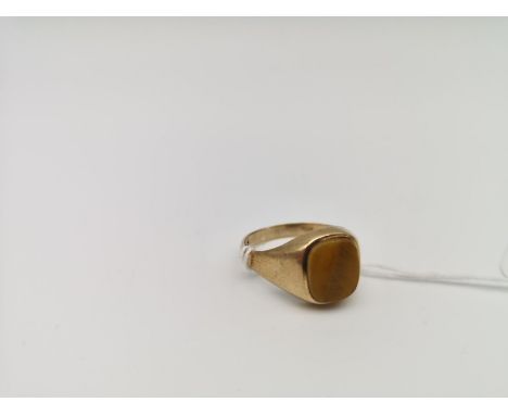 A London Gents 9ct gold and tiger eye stone signet ring. Ring size Y 1/2 and weighs 5grams 