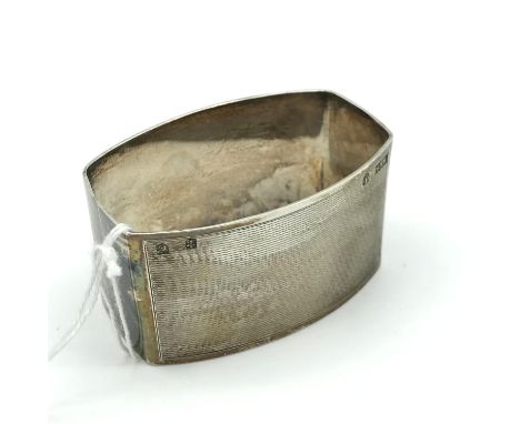 An Edinburgh silver napkin ring holder, Made by Brook &amp; Son, dated 1933. Weighs 35.9grams 