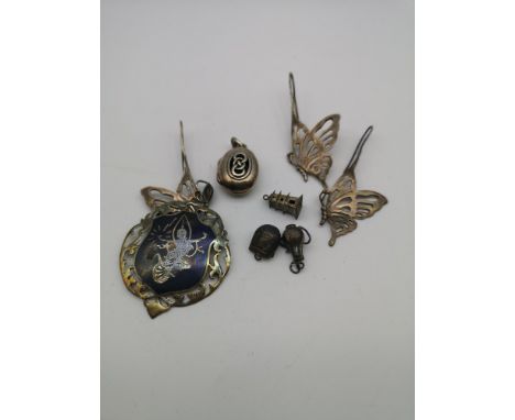 A Selection of silver 925 jewellery which includes Siam pendant, Celtic design locket and various charms. 