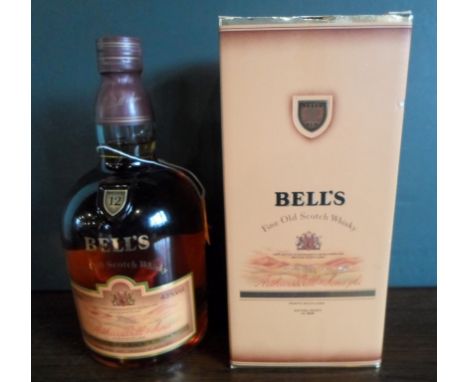 A bottle of Bell's Fine Old Scotch Whisky, aged 12 years, in original box, 1L, 43% vol.