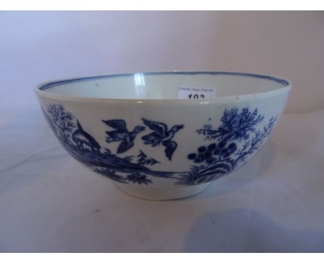 An 18th century blue and white Worcester porcelain bowl in the Oriental Fence pattern, blue crescent mark to base, (15.5cm di
