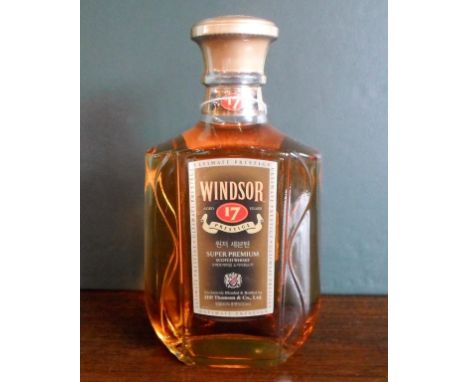 A bottle of Windsor Super Premium Scotch Whisky, aged 17 years, 50cl, 40% vol.