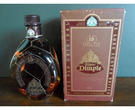 A bottle of Dimple De Luxe Scotch Whisky, old bottling, aged 15 years, in original box, 75cl, 40% vol.