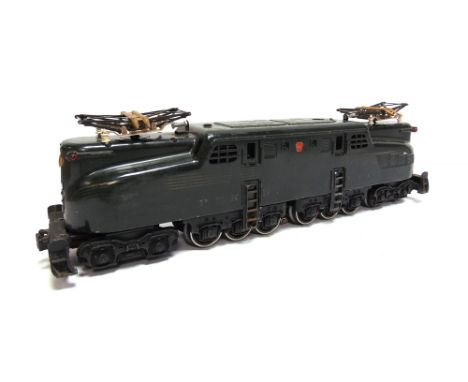 [O GAUGE]. A LIONEL PENNSYLVANIA R.R. CLASS GG1 4-6-6-4 ELECTRIC LOCOMOTIVE, 2332  lined 'Pennsy' green livery, three-rail, b