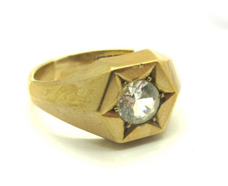 A Vintage 9ct Gold Single Stone Signet Ring, starburst set to centre, between faceted style tapered band (finger size Q) (5gr