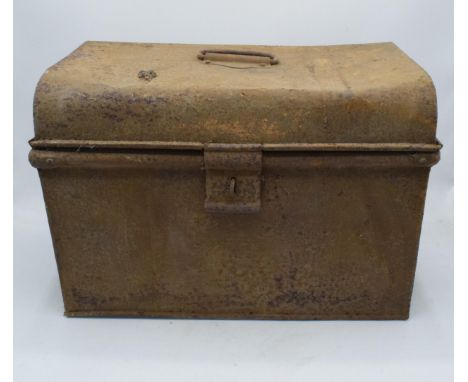 An early 20th century tin trunk. 42 x 27 x 28cm. 