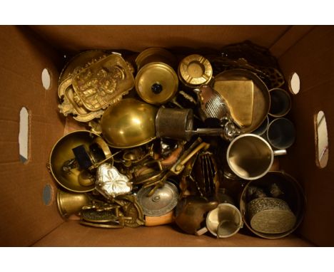 A good collection of metalware to include tankards, a brass caddy, ash trays, letter racks etc 