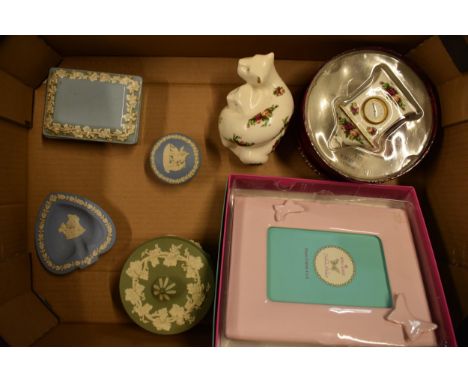 A collection of pottery to include Wedgwood Jasperware, a Queensware trinket box, Royal Albert Zandra Rhodes picture frame, O