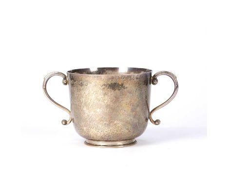 Silver twin handled trophy cup or porringerwith beaten effect surface, bearing marks for Solomon Joel Phillips, London, 2002,